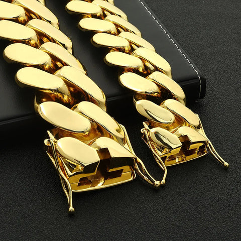 Heavy gold Cuban link chain close-up — iconic hip-hop chain visual