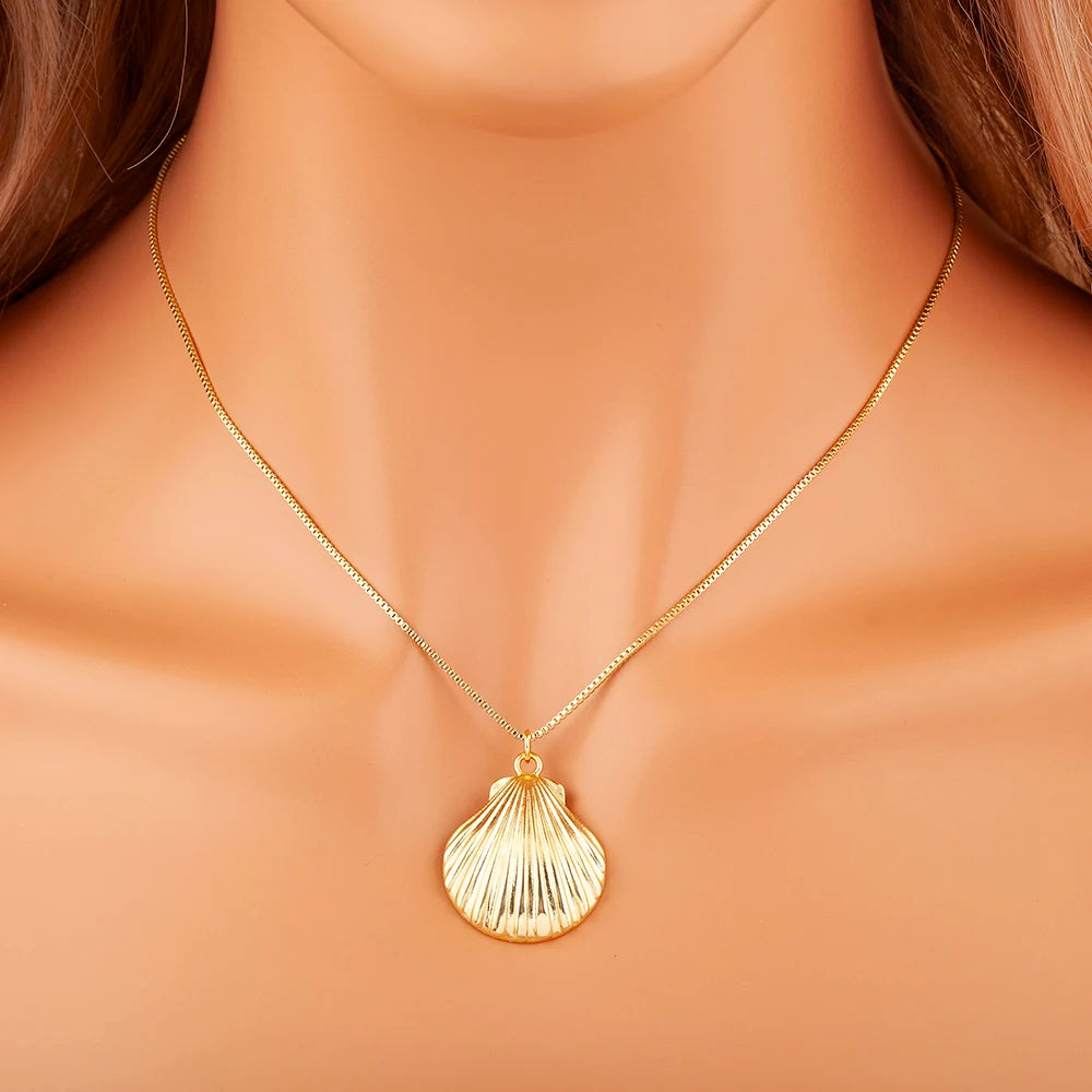 Shell Charm Pendant Necklace