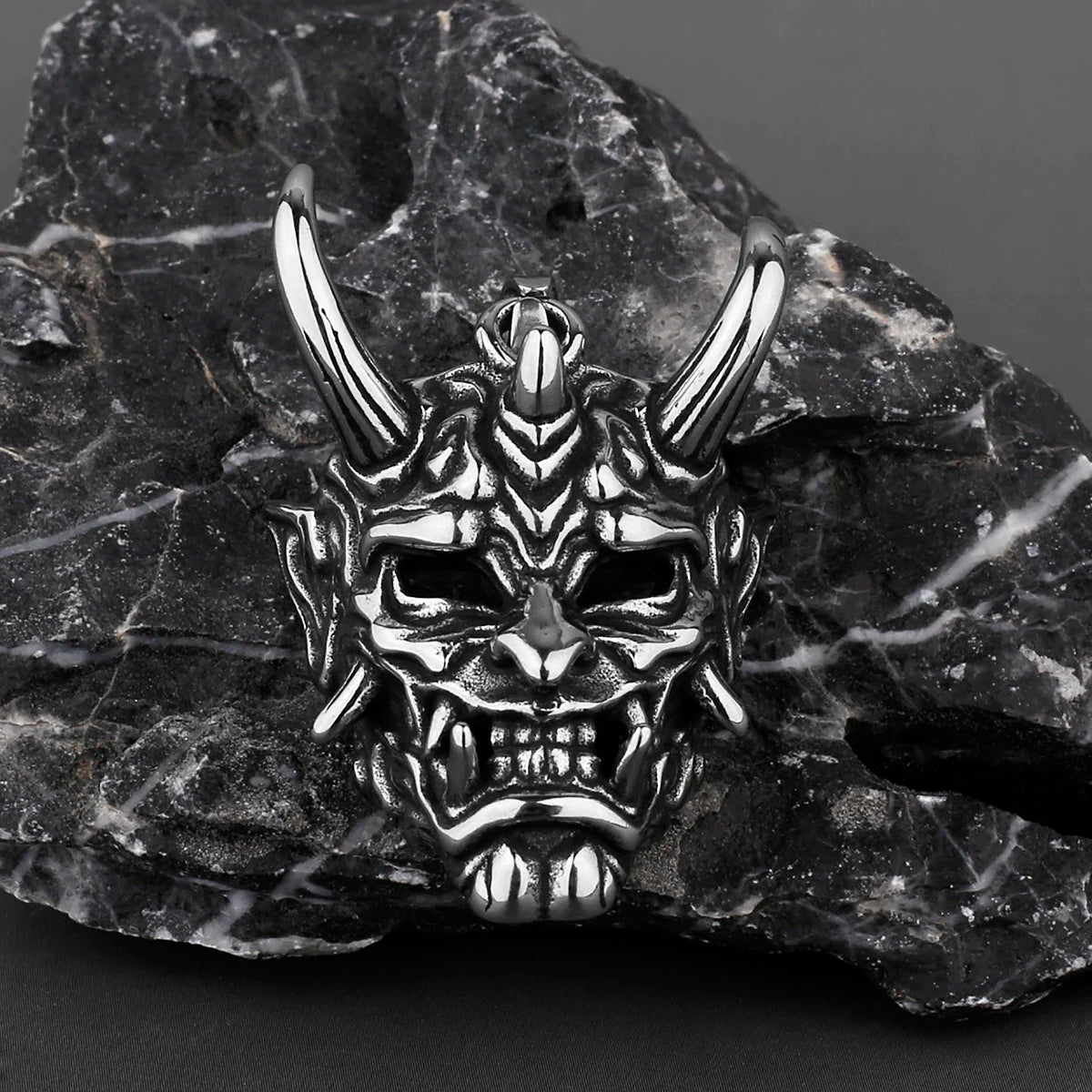 Retro Prajna Punk Gothic Evil Demon Skull Mask Pendant Necklace Cool Guy Hip Hop Rock Party Sweater Chain Jewelry Wholesale