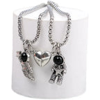 2PC Astronauts Magnet Attraction Pendant Couple Necklace Friendship Jewelry Creative Cool Chain Necklaces for Women Men Gifts