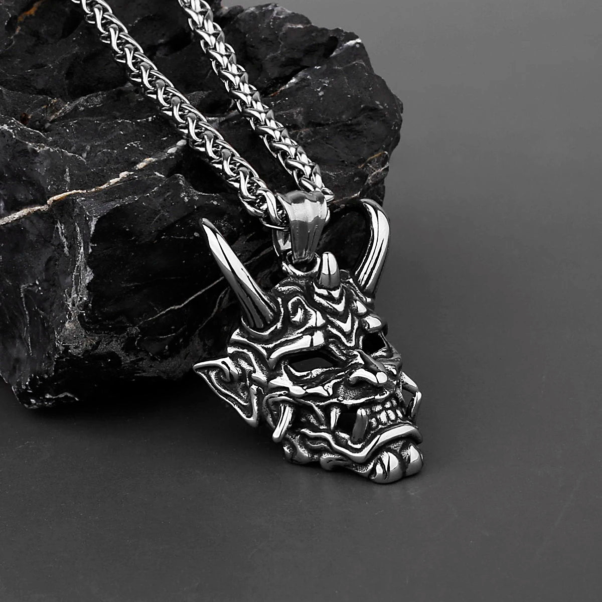 Retro Prajna Punk Gothic Evil Demon Skull Mask Pendant Necklace Cool Guy Hip Hop Rock Party Sweater Chain Jewelry Wholesale