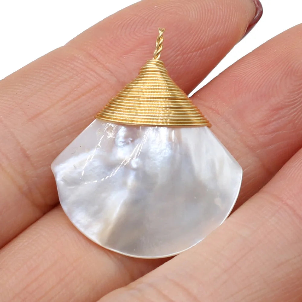 Natural Shell Penant Exquisite Pattern Sector Shape Shells Pendant Charms for Making DIY Women Jewerly Necklace Size