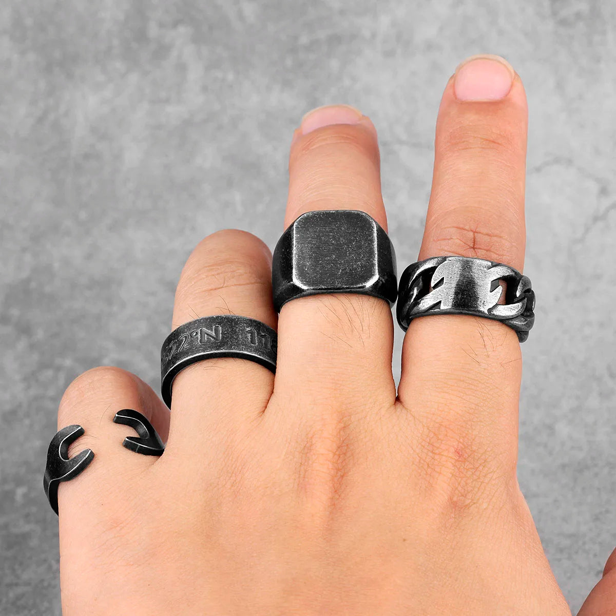 Simple Punk Retro Black Stainless Steel Mens Rings for Women Couple Lover Boy Girlfriend Biker Jewelry Creativity Gift