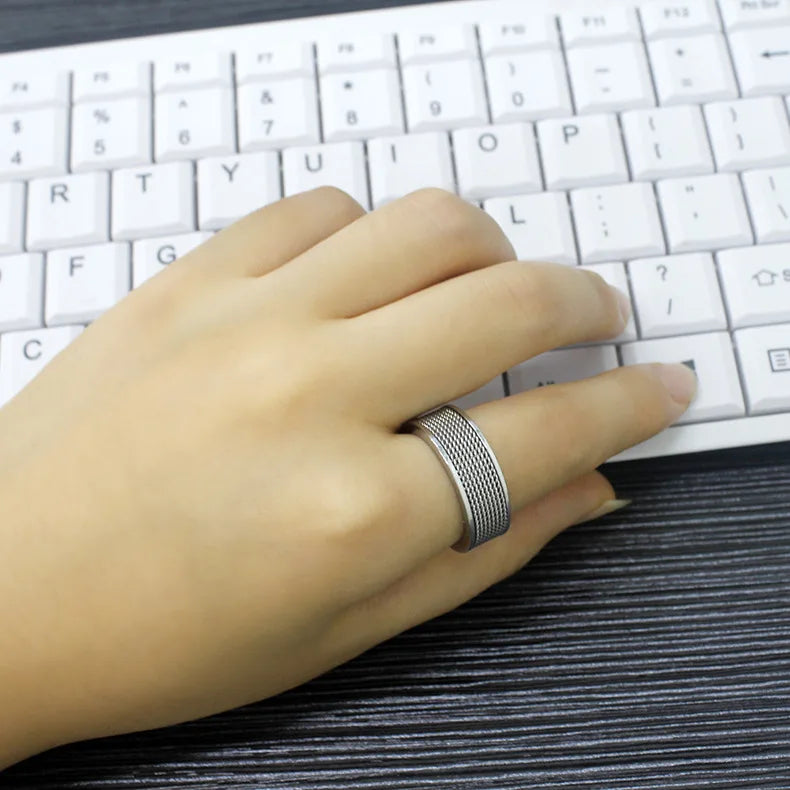 Hollow-Out Chain Wedding Band Ring — Stainless Steel