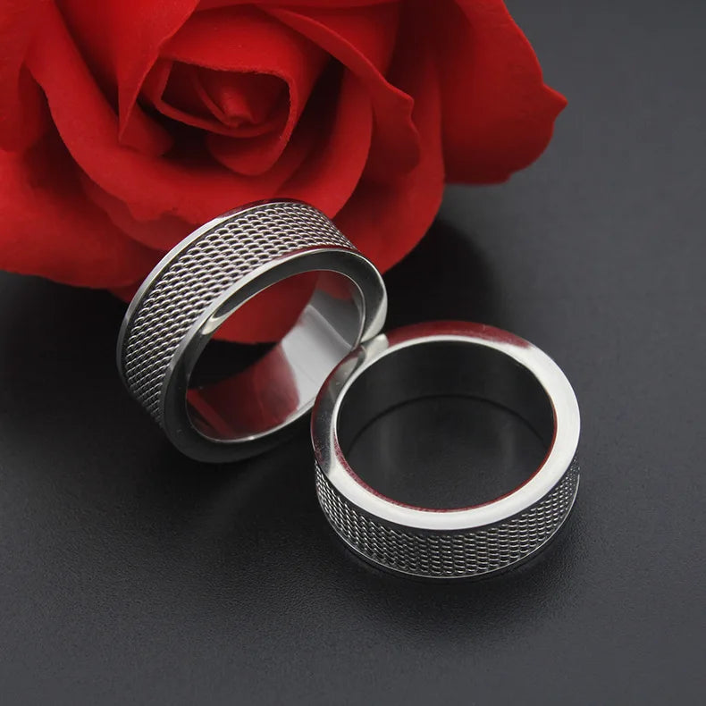 Hollow-Out Chain Wedding Band Ring — Stainless Steel