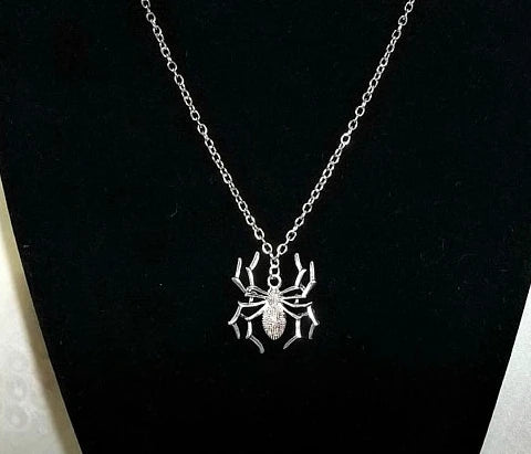 2018/ popular new fashion spider Halloween pendant necklace with silver necklace for men and women