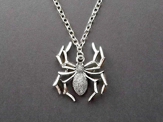 2018/ popular new fashion spider Halloween pendant necklace with silver necklace for men and women