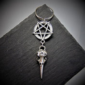 Gothic Crow Skull Pentagram Keychain — Metal Key Holder