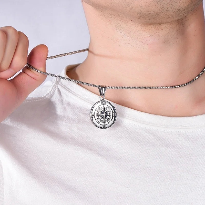 New Retro Viking Viking Round Compass Pattern Pendant Necklace Men's Necklace Fashion Metal Sliding Pendant  Jewelry Accessories