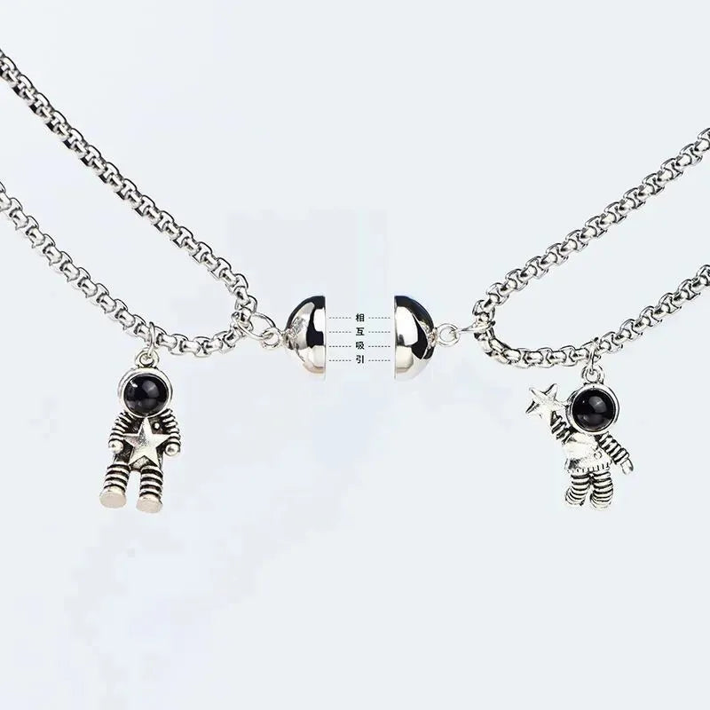 2PC Astronauts Magnet Attraction Pendant Couple Necklace Friendship Jewelry Creative Cool Chain Necklaces for Women Men Gifts