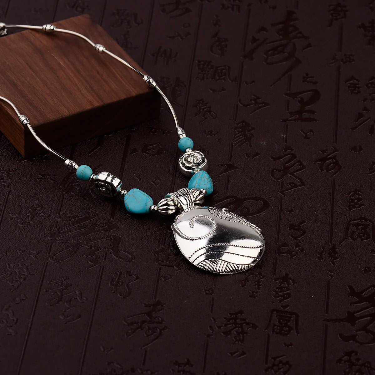 Womens Gypsy Jewelry Bohemian Ethnic Red Natural Stone Pendants Necklaces Metal Tibetan Sliver Color Chain Necklace For