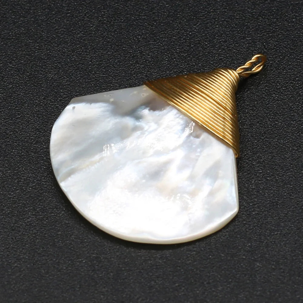 Natural Shell Penant Exquisite Pattern Sector Shape Shells Pendant Charms for Making DIY Women Jewerly Necklace Size