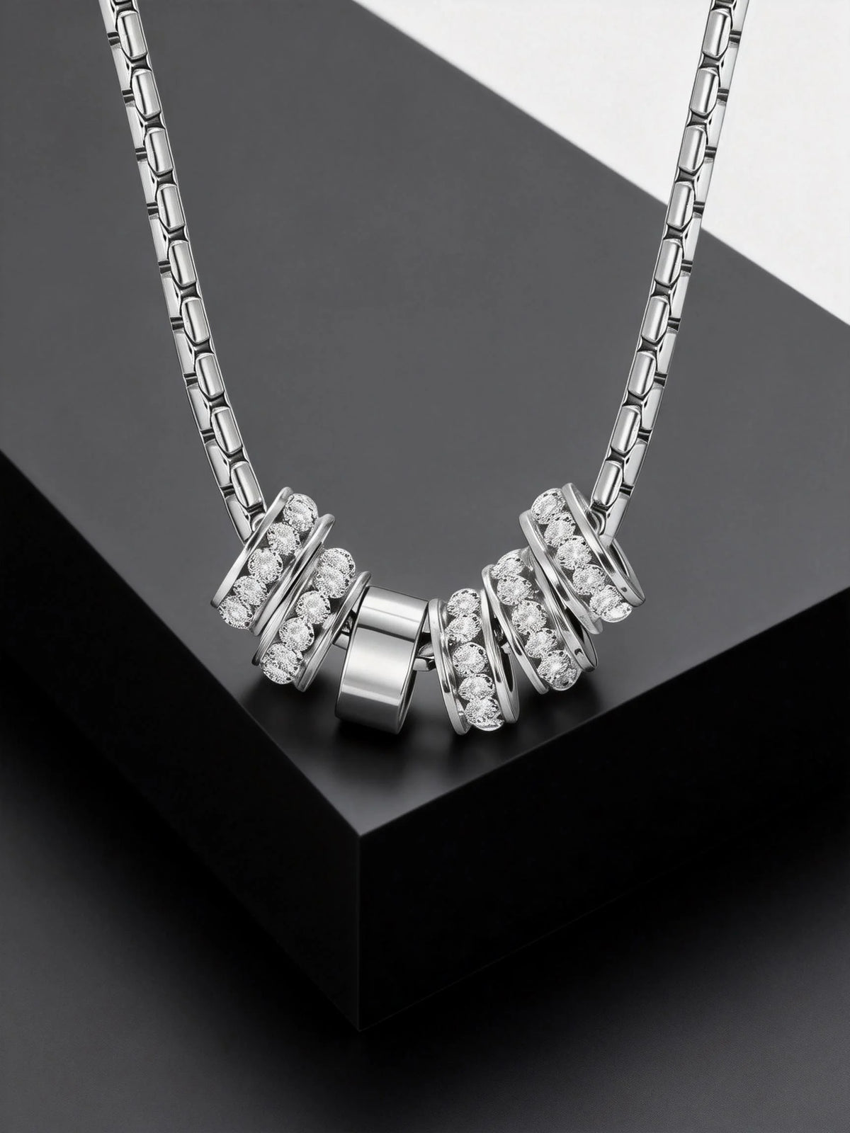 Stylish Luxury Zircon Round Ring Pendant Necklace, High Quality Waterproof Stainless Steel Necklace for Men, Fashion