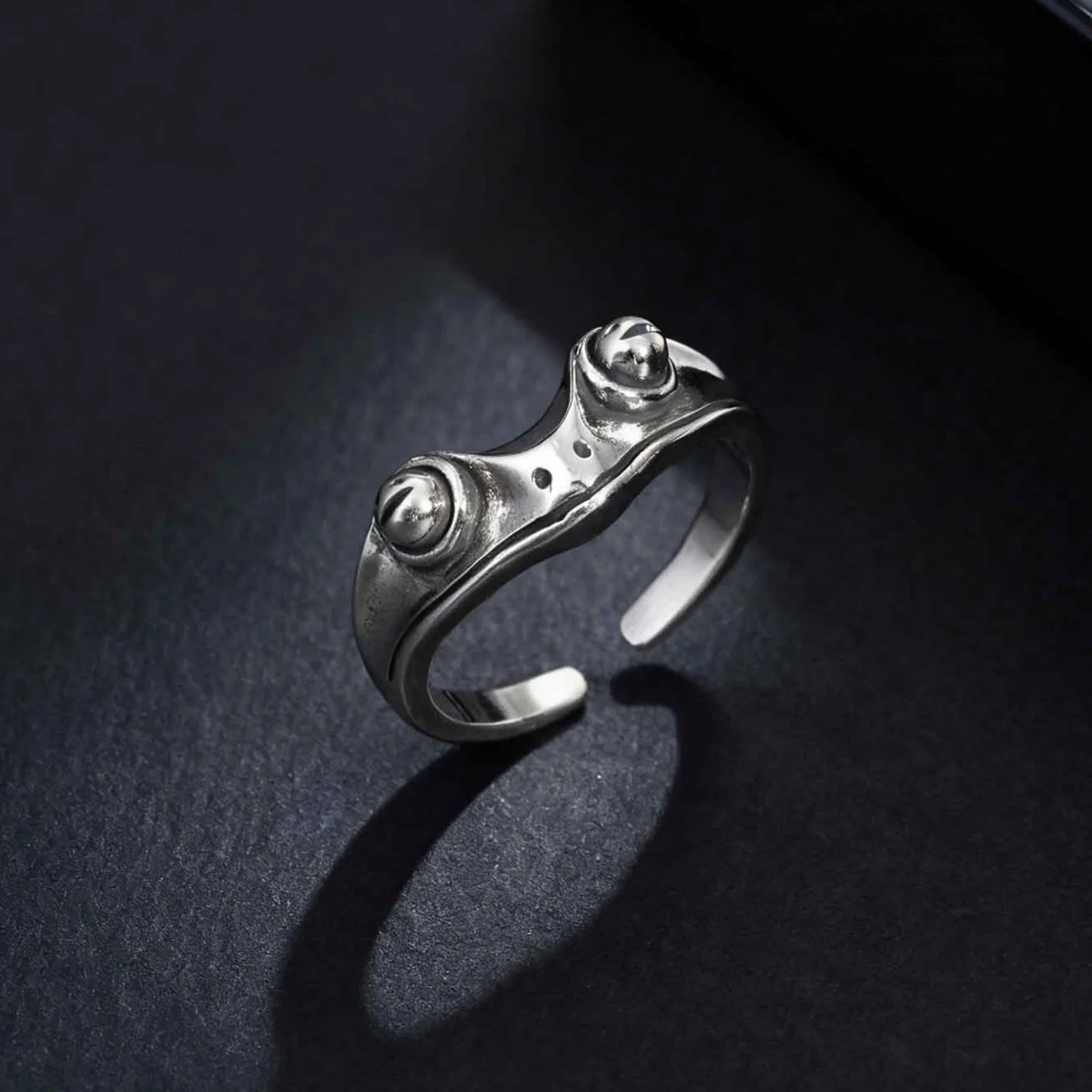 Gothic Frog Silver Ring