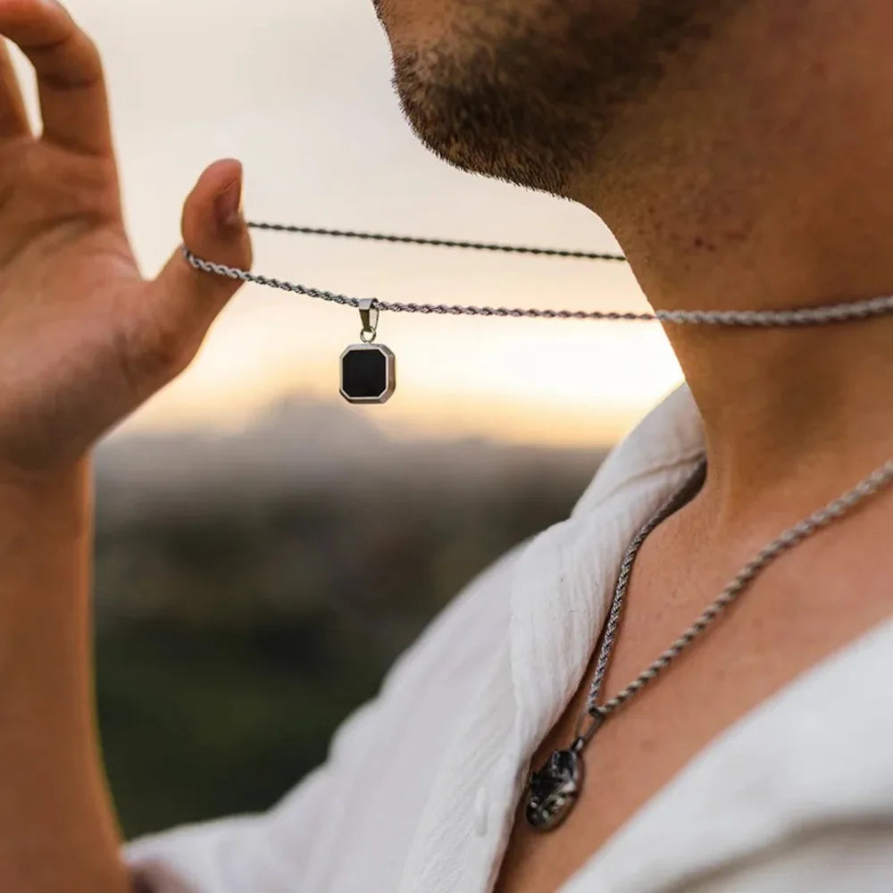Simple Men Stainless Steel Pendant Necklace Retro Square Black Shell Figaro Chain Necklace Fashion Jewelry Trend Accessories