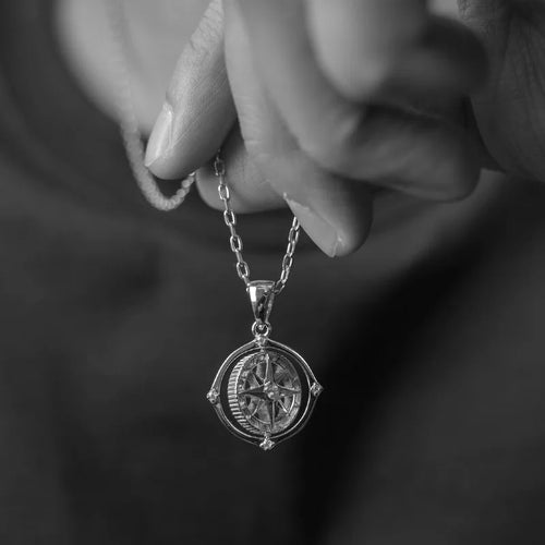 Rotating Compass Pendant for Men Boys,Hip-hop Round Shape Pendant Necklace North Star Anchor Medal,Vintage Punk Jewelry