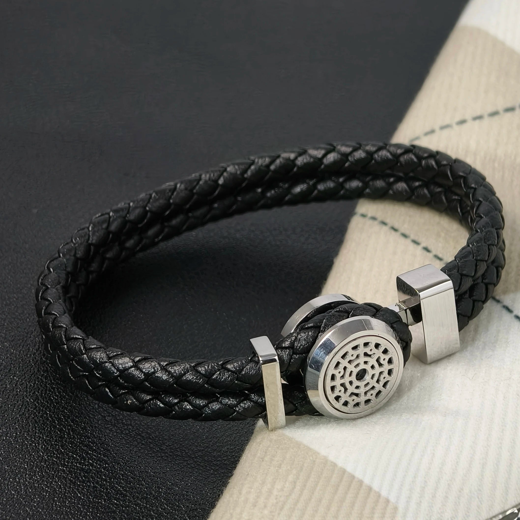 New personalized Wanjia European and American bracelet MB bracelet woven stainless steel men's bracelet