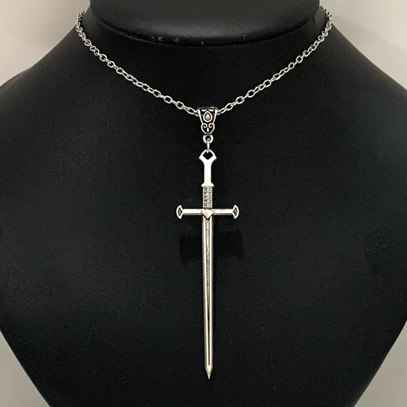 New sword necklace, dagger necklace, sword pendant, pagan, gothic, witchcraft, spells, witchcraft, witches, medieval jewelry。
