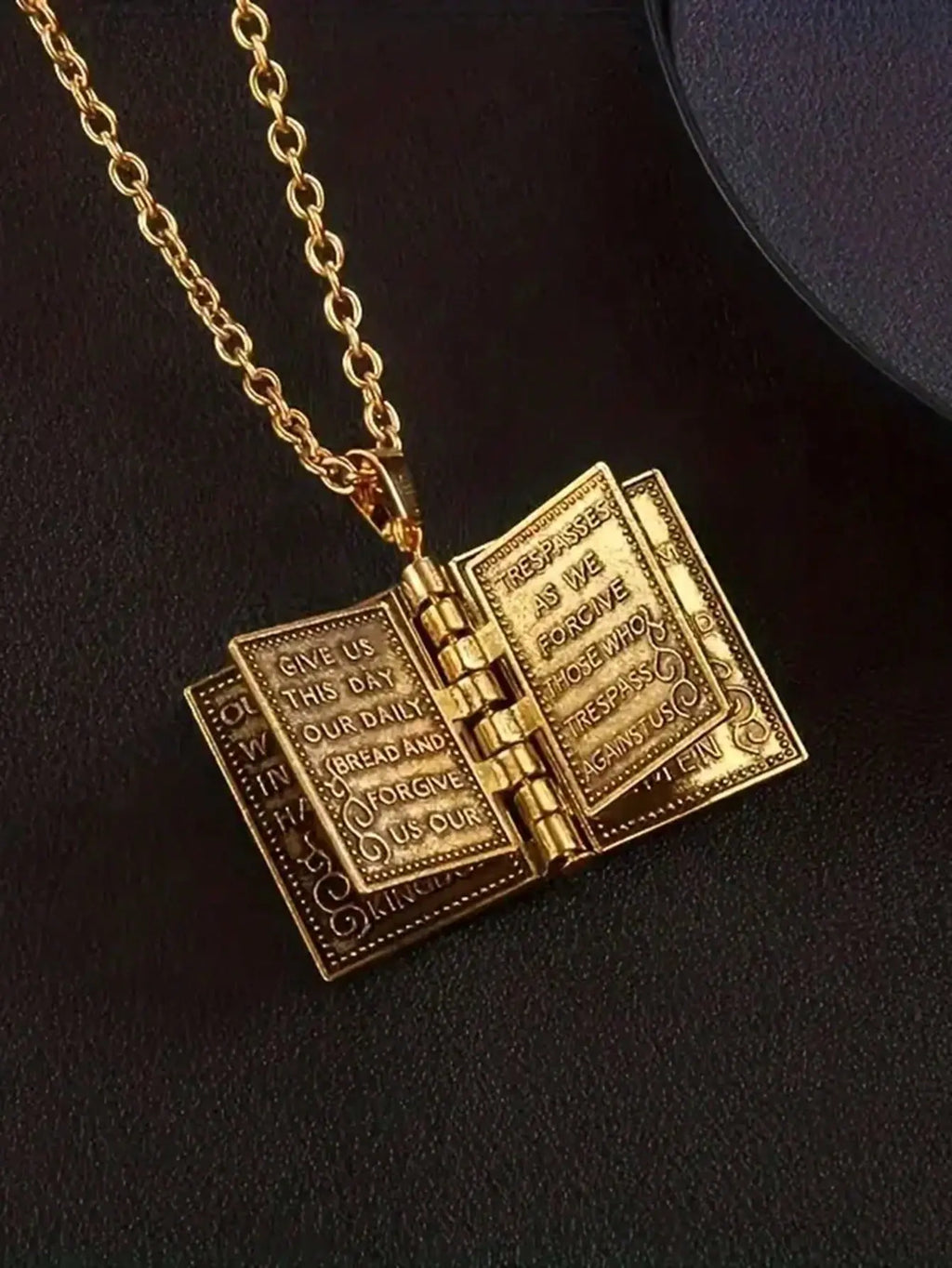 1pc Fashion Polished Alloy Bible Book Design Pendant Necklace For Men And Women Vintage Flipped Bible Necklace Gifts For Friend