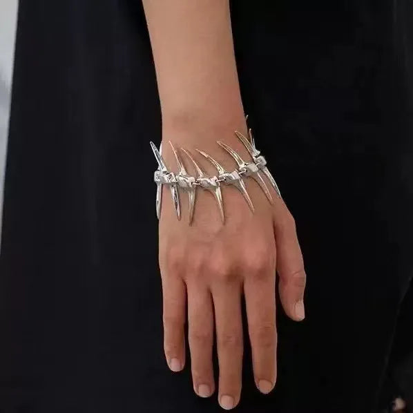 Gothic Y2K Spike Fishbone Waist Chain Necklace — Zinc Alloy
