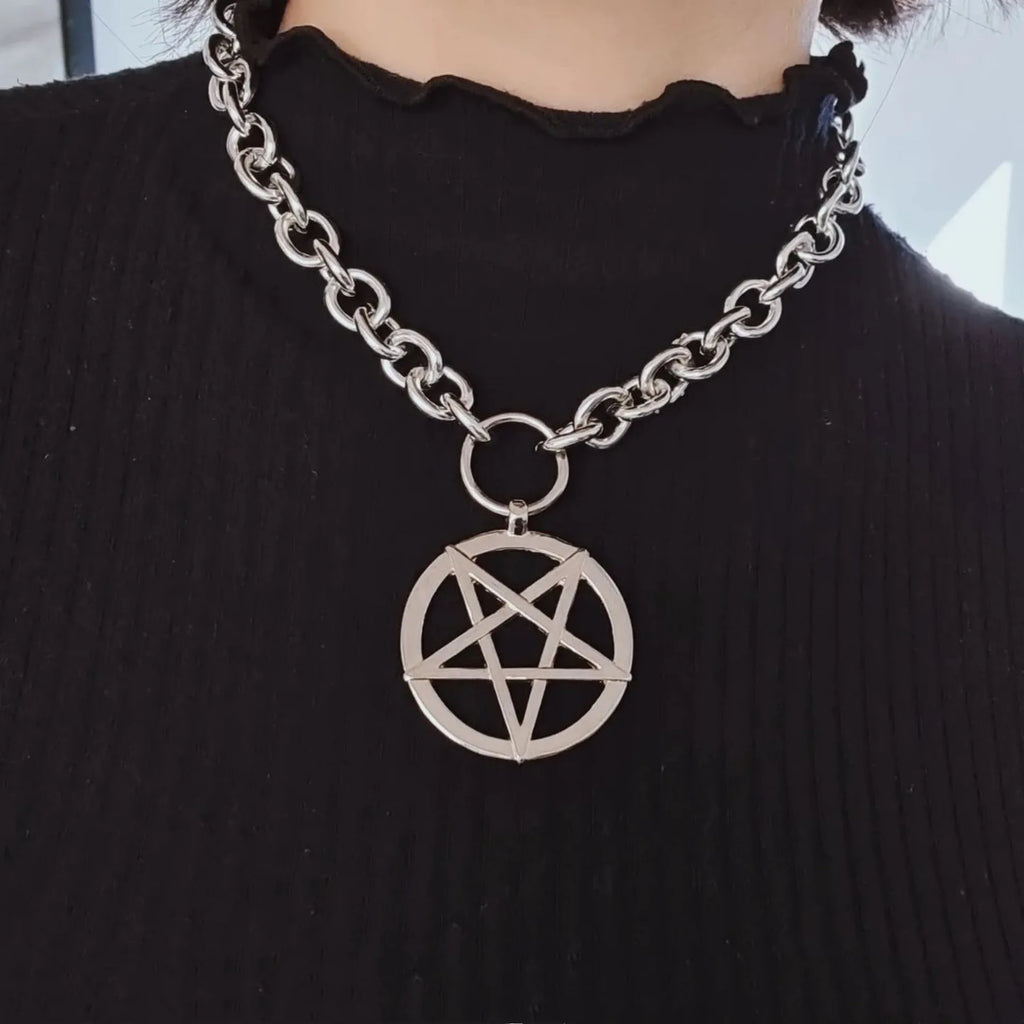 Gothic Crow Skull Necklace For Women man Fashion Vampire Bat Accessory Punk Jewelry Gift Circle Pagan Vintage Moth Charm Choker