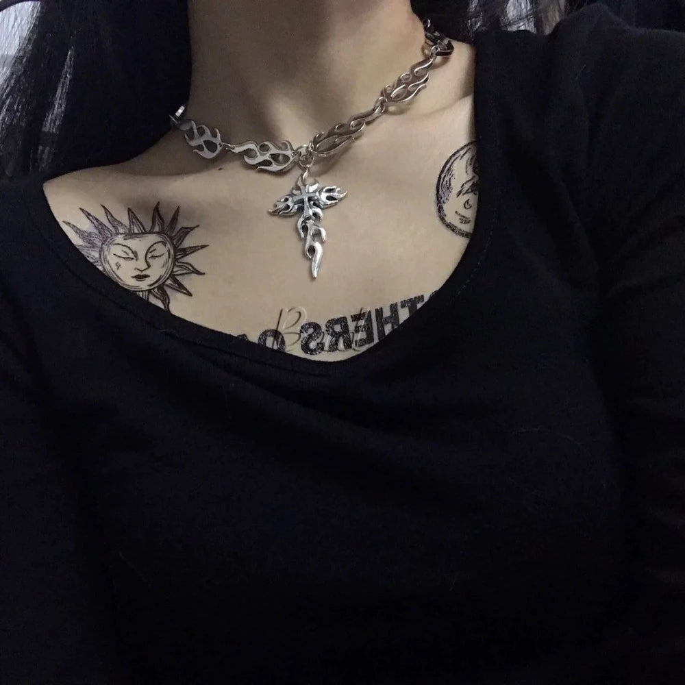 Fashion Hip-hop Sliver Color Flame Cross Crow Skull Pendant Necklace for Women Men Couple Gothic Halloween Party Jewelry Gifts