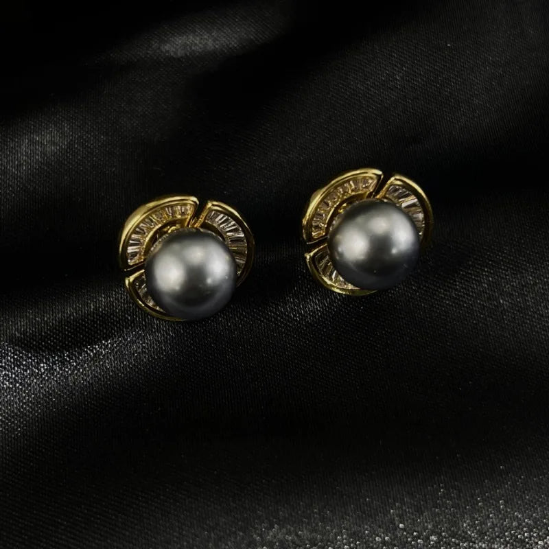 18K Gold Pearl Stud Earrings — Gold