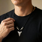 Imitation Shark Teeth Resin Pendant Necklace for Men, Rope Chain Wood Beads Adjustable Choker Necklace, Creative Punk