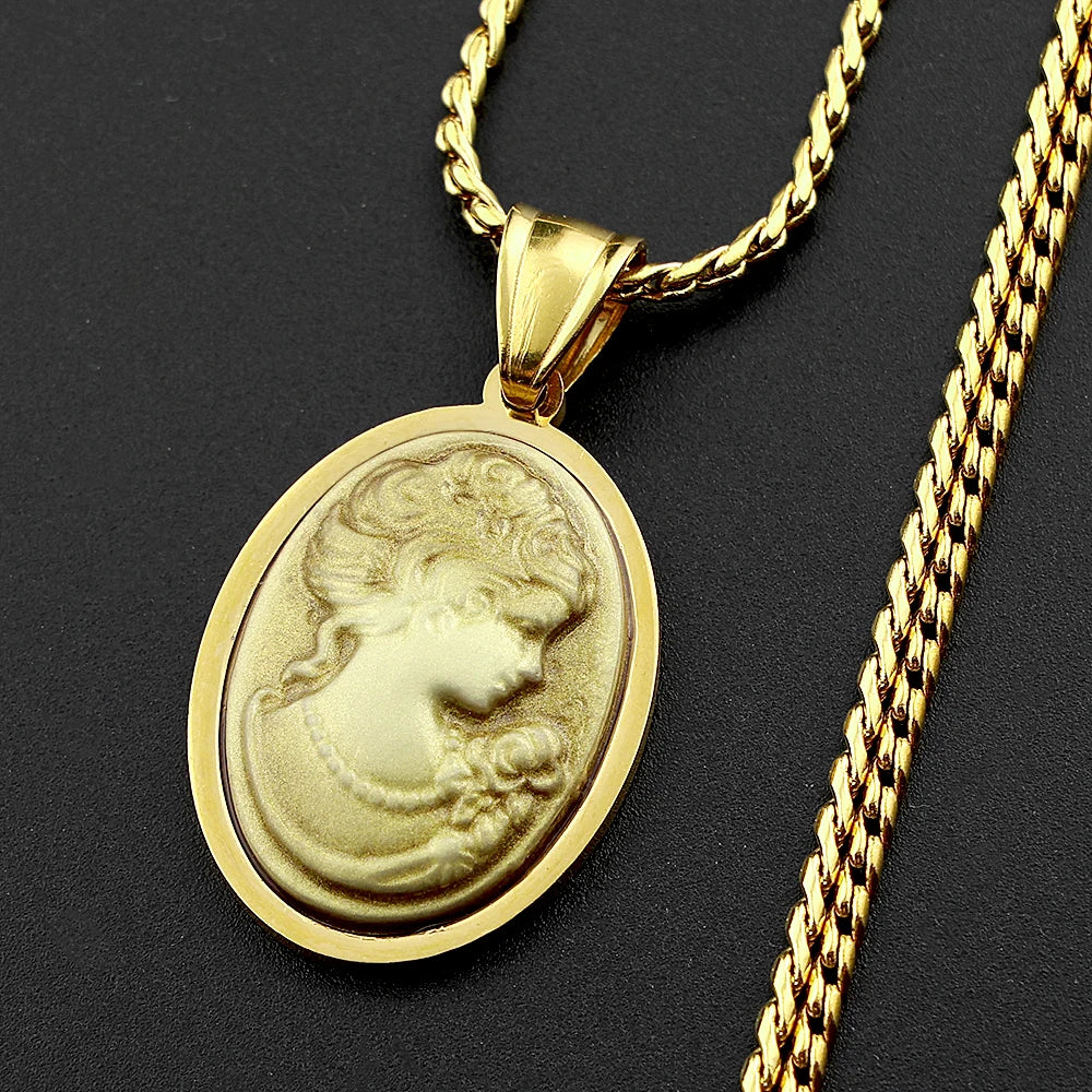 Vintage Victorian Cameo Pendant Necklace — Gold-Tone