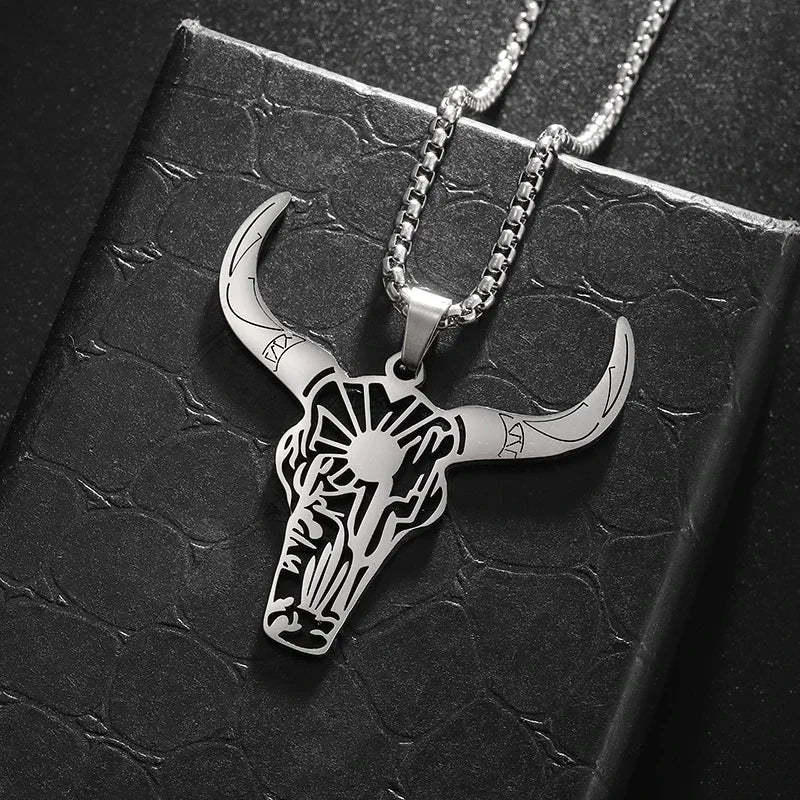 Retro Punk Turquoise Bull Head Pendant Necklace for Men Fashion Hip Hop Motorcycle Riding Trend Cool Personalized