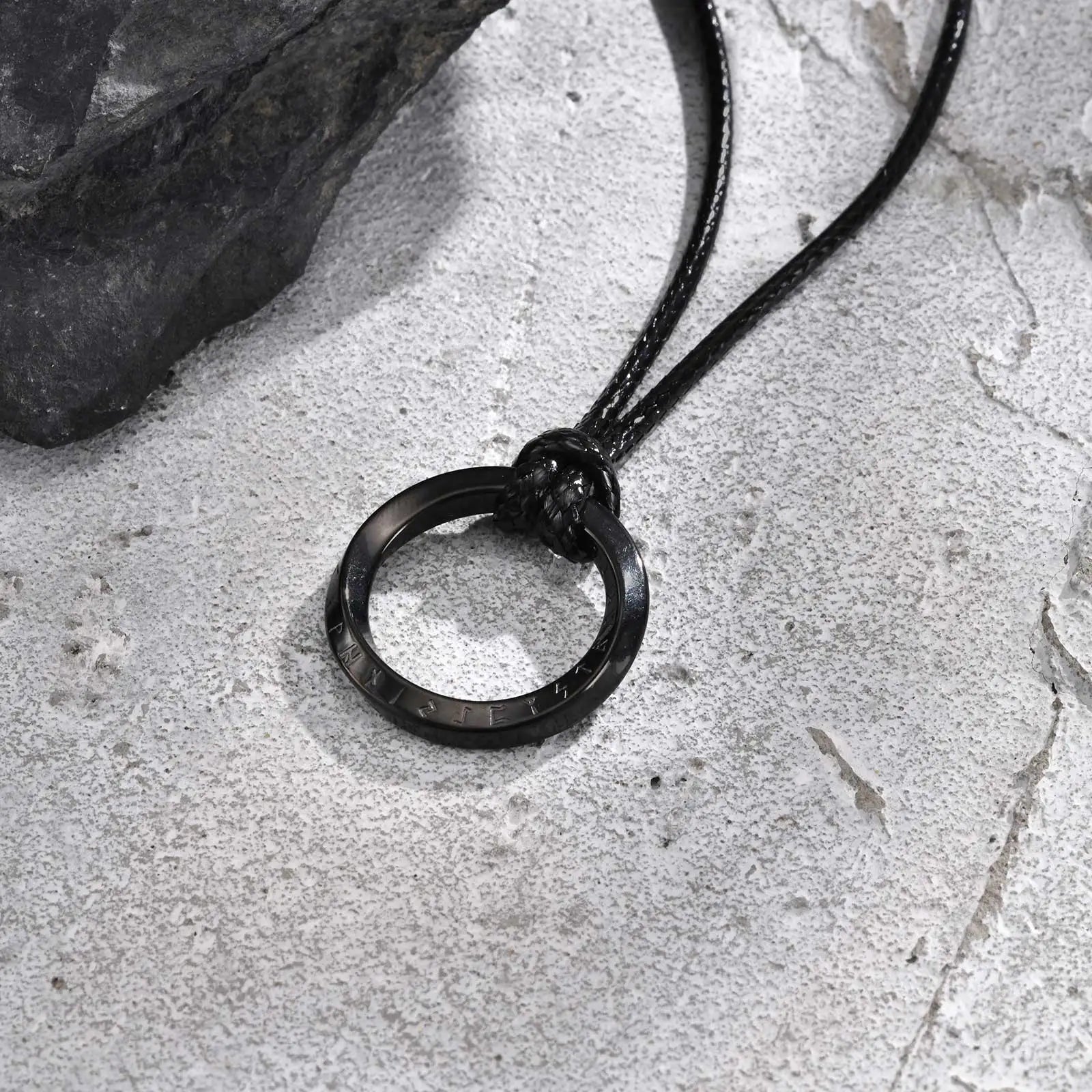 Vnox Retro Niche Viking Mobius Necklaces For Men Stainless Steel Round Pendant With 60cm Rope/Metal Chain Four Color