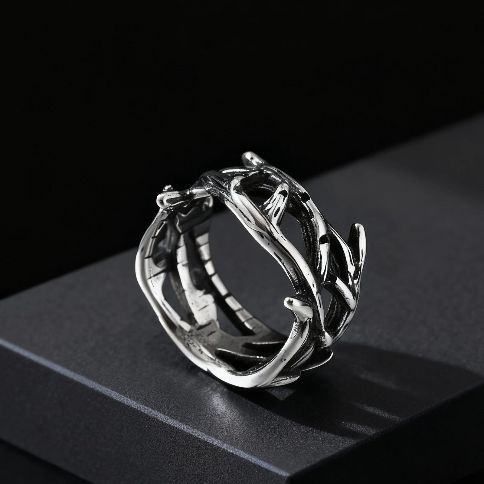 Hollow Thorns Band Ring — Stainless Steel