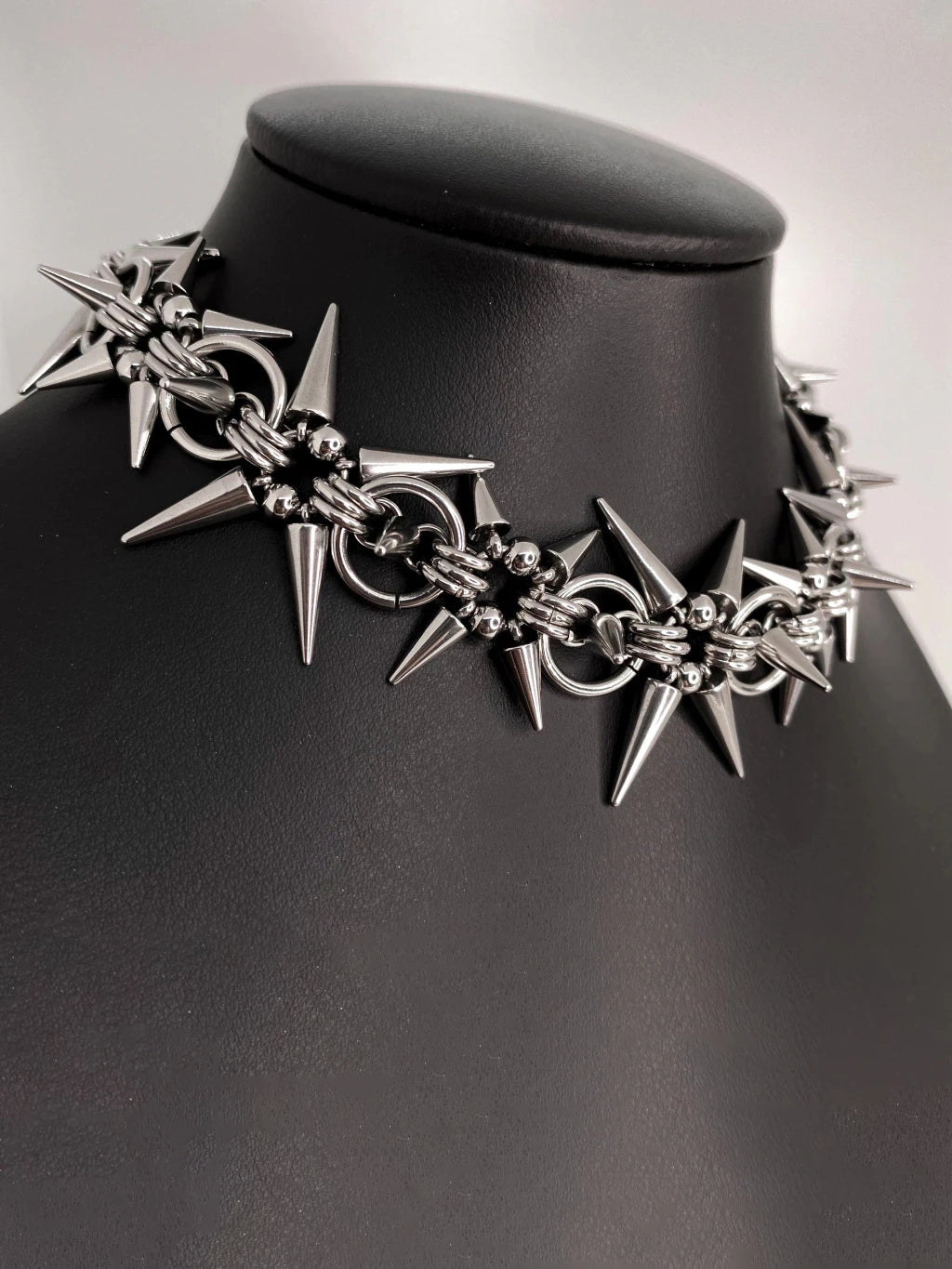 Grunge Rivet Chain Necklace — Geometric Goth Charm