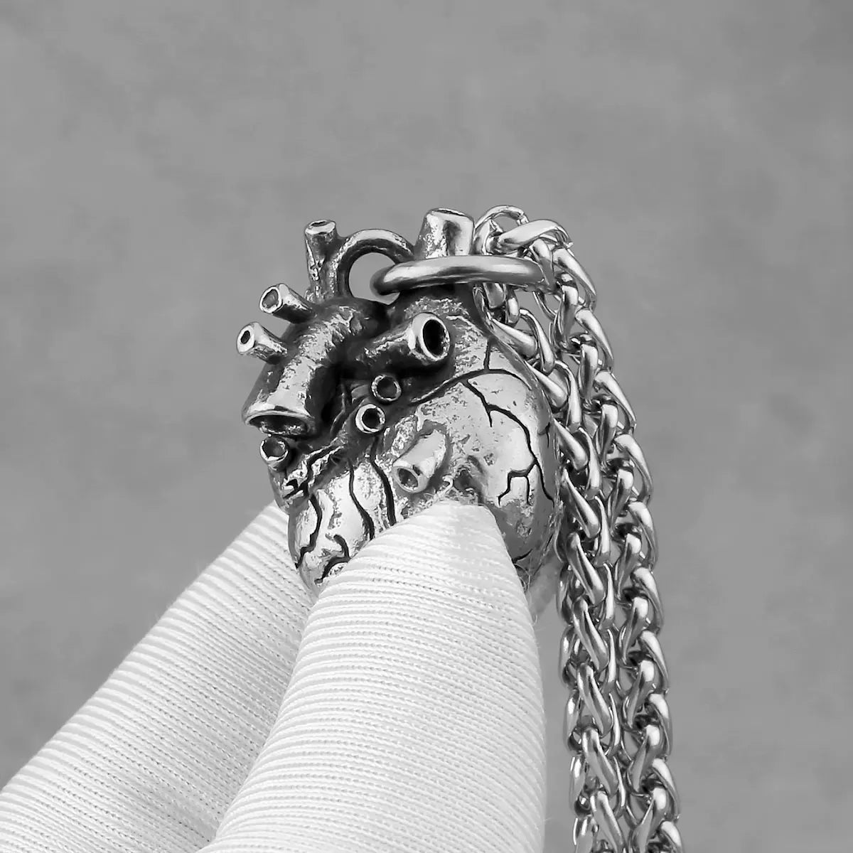 Fashion Minimalist Heart Necklace Men and Women Anatomical Heart Hip Hop Pendant Necklace Vintage Charm Stainless Steel
