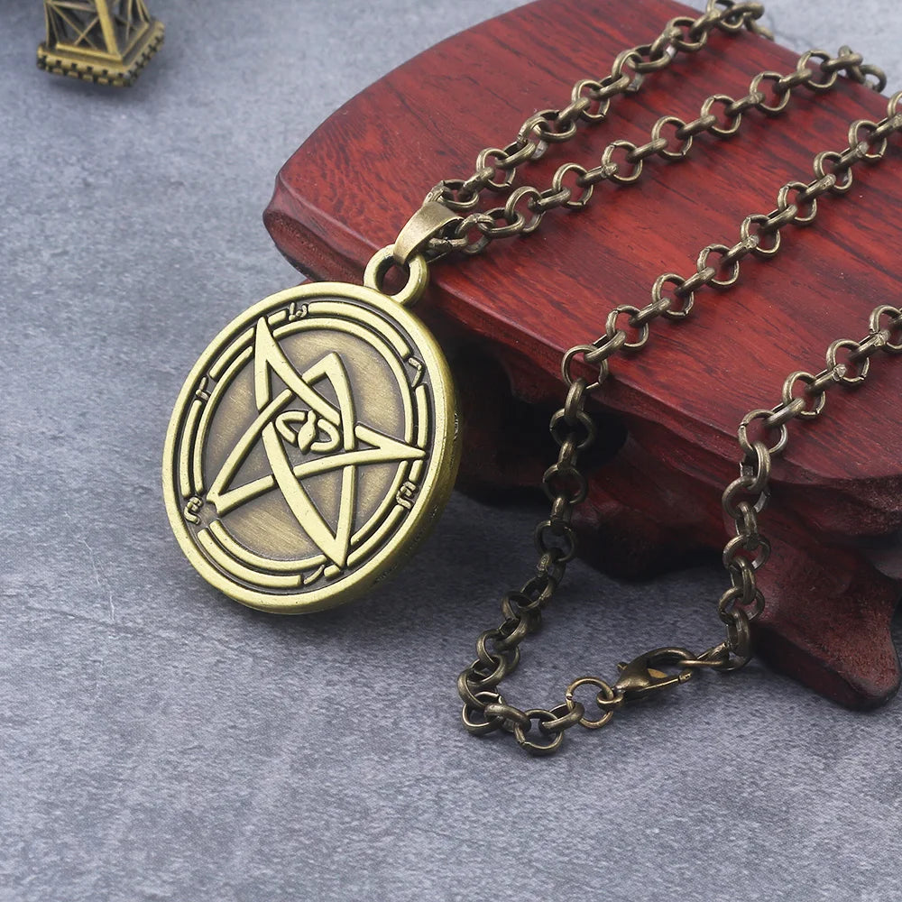 Cthulhu Necronomicon Magic Circle Keychain — Zinc Alloy