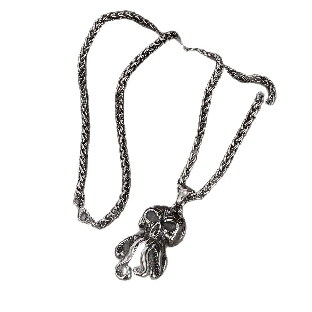 An exaggerated octopus sea monster pendant alloy necklace chain length 60CM fashion stereo can send friends