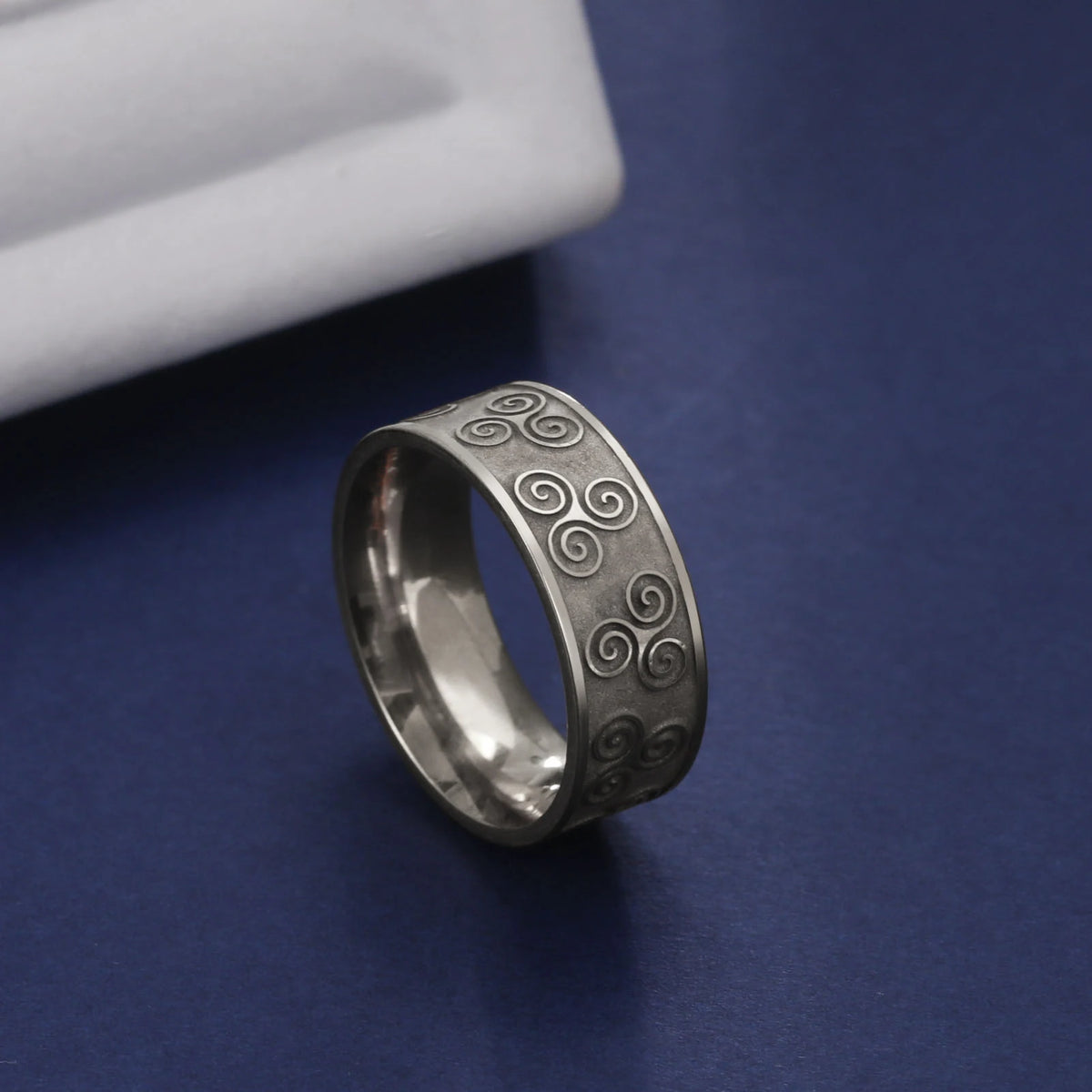 LIKGREAT Viking Triskele Triskelion Ring for Men Stainless Steel Triple Spiral Amulet Finger Rings Vintage Irish Jewelry Gift