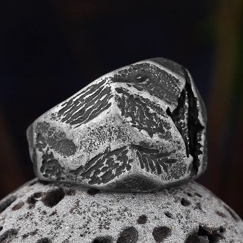 Cracked Fossil Retro Punk Biker Ring — Stainless Steel
