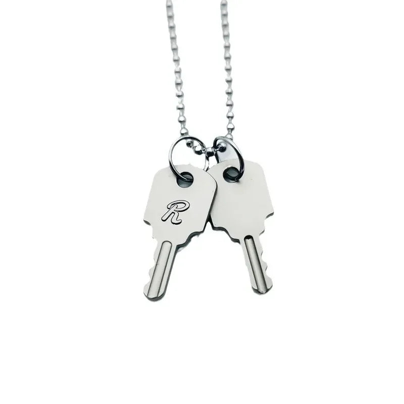 Unique design novel shape glossy and Simpli silvery keylock men pendant charms black border letter R necklace