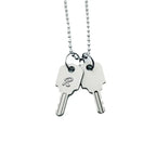 Unique design novel shape glossy and Simpli silvery keylock men pendant charms black border letter R necklace