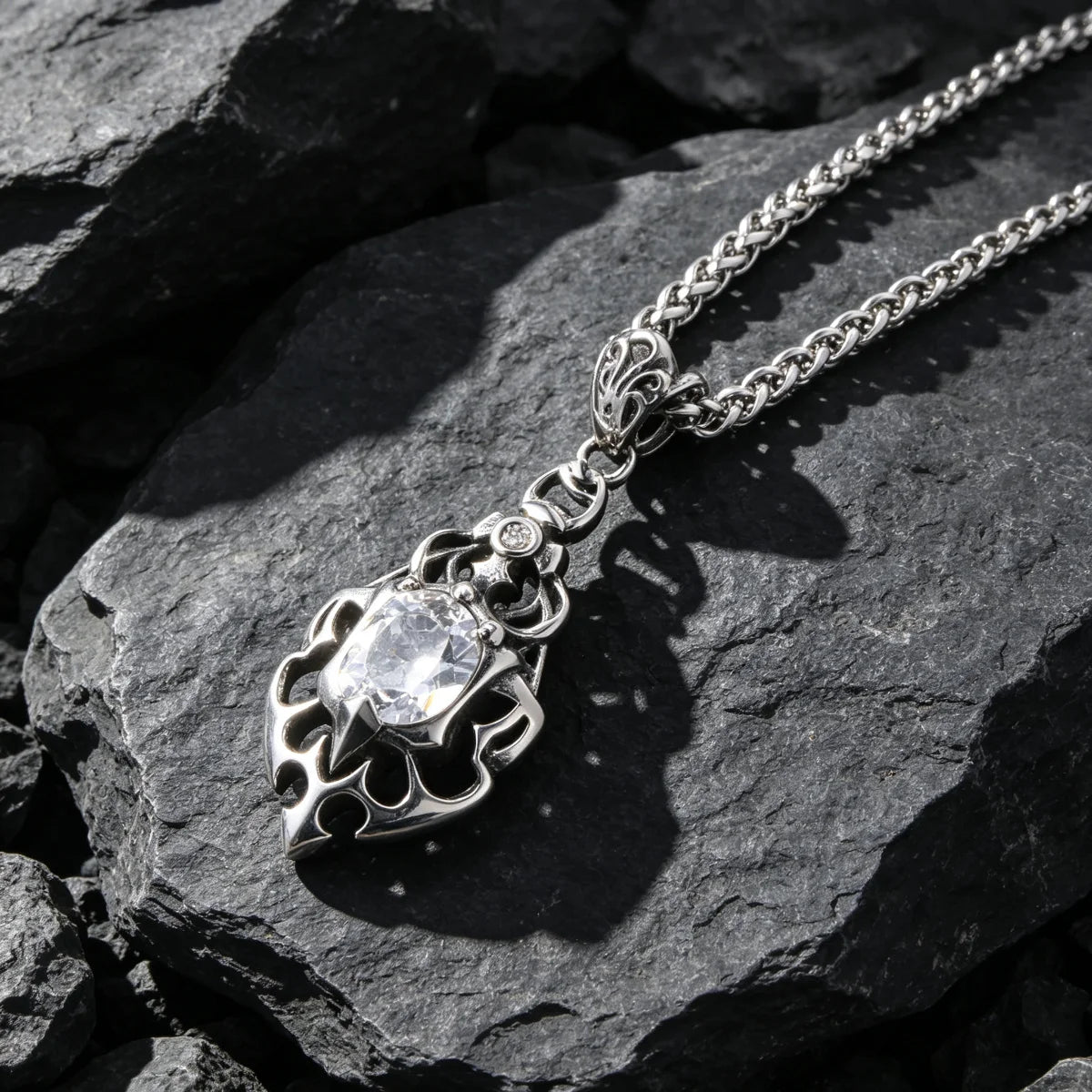 1PCS Cross-Border European and American Fashion Flame-Shaped Stainless Steel Non-Fading Men's Necklace, Shiny and Unique Sharp Arrow Pendant