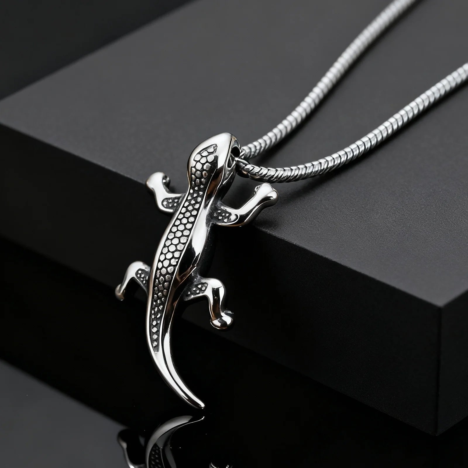 Unique Gecko Lizard Pendant Necklace for Men Male, Stainless Steel Hip Hop Animal Necklace, Fashion Jewelry Creativity Gift