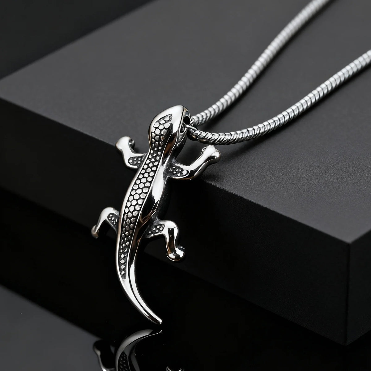 Unique Gecko Lizard Pendant Necklace for Men Male, Stainless Steel Hip Hop Animal Necklace, Fashion Jewelry Creativity Gift