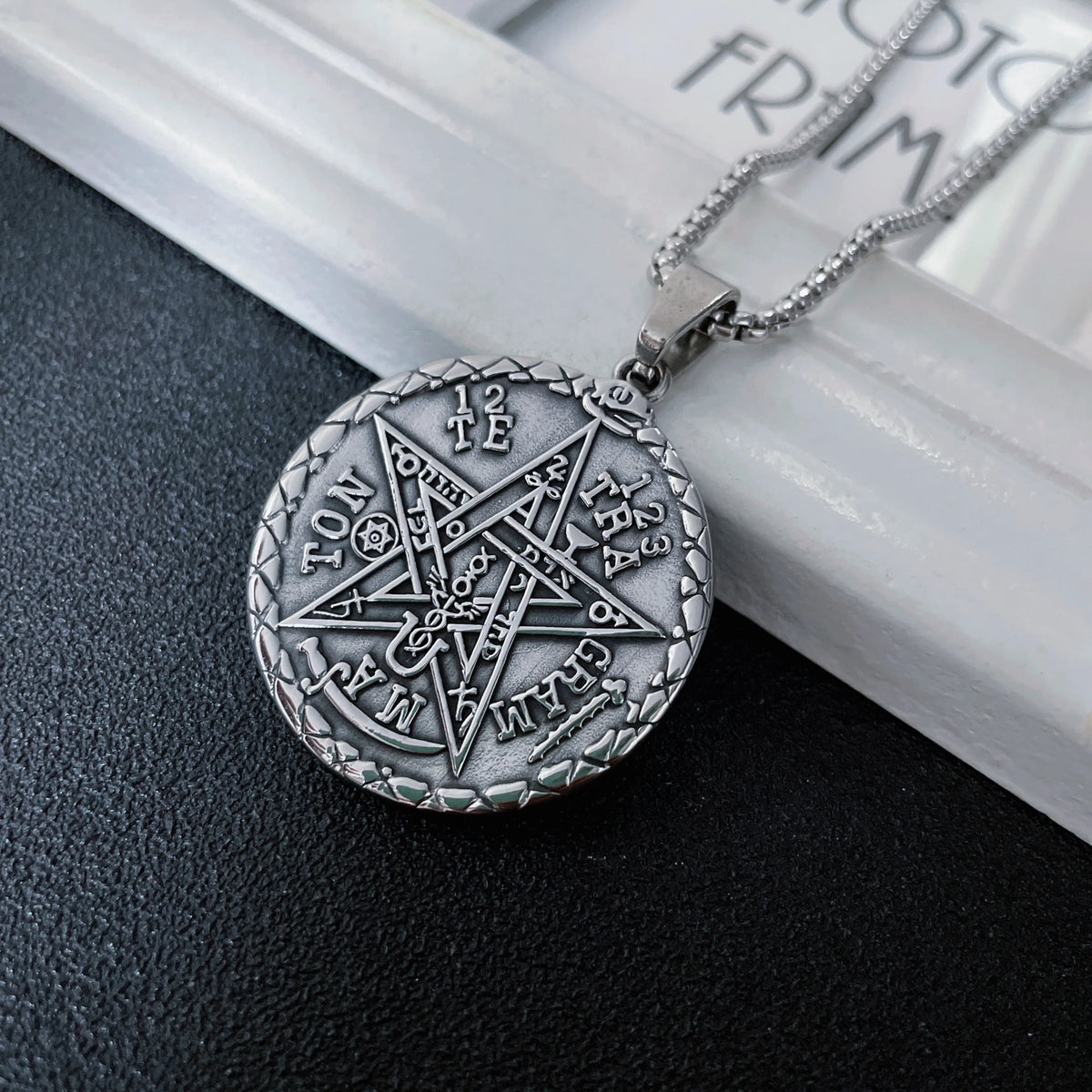 New Vintage Witchcraft Pentagram Pendant Necklace Jewish Hebrew Tetragrammaton Stainless Steel Amulet Jewelry Gift for