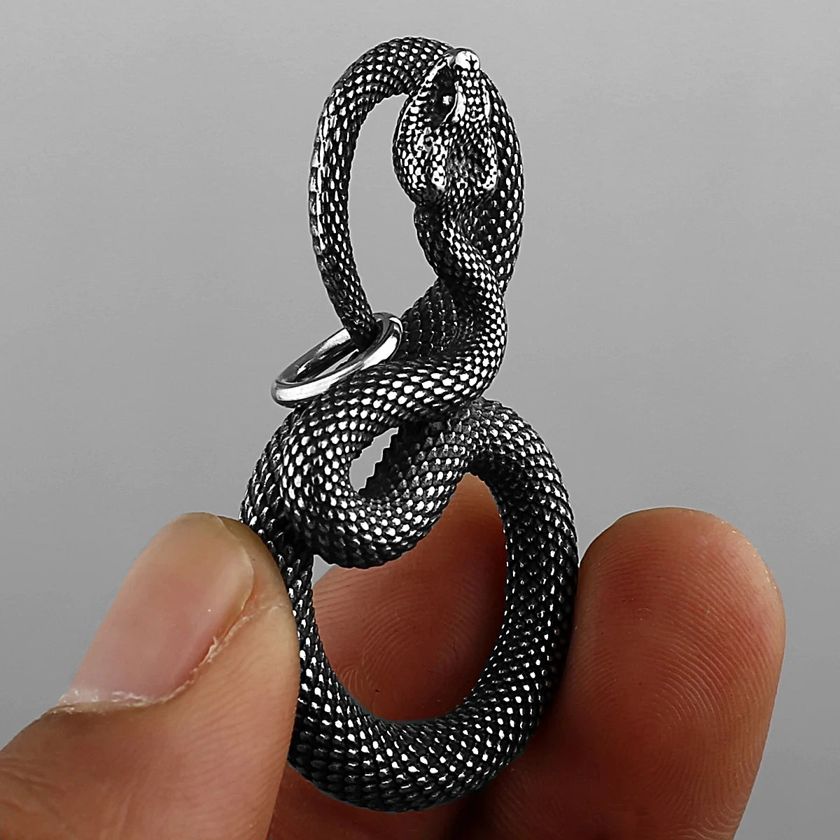 Stainless Steel Vintage Animal Snake Pendant Necklace Men Gothic Winding Imitation Viper Punk Hip Hop Necklace Jewelry