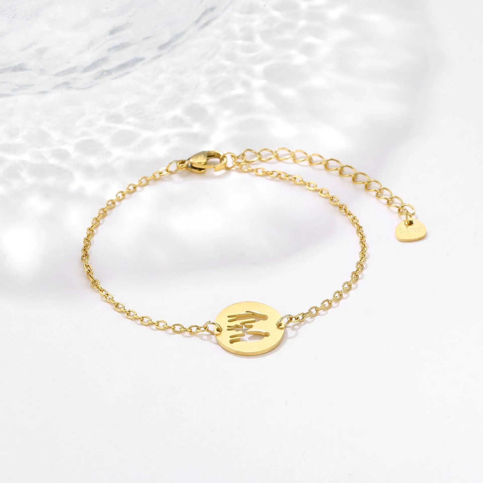 Mama Letter Pendant Necklace — Minimal