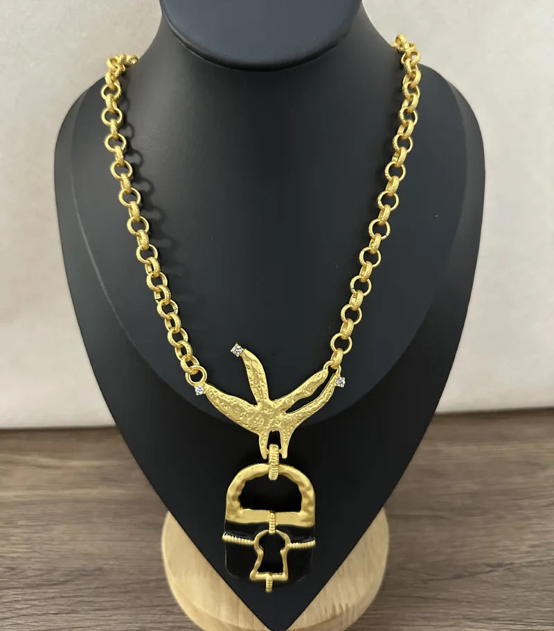 1PC Metal Alloy Pigeon Lock Pendant Necklace For Women Jewelry Fashion Sweater Chain Necklace Accessories