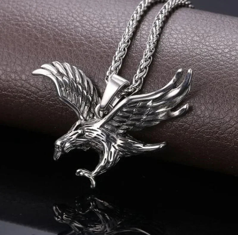 Retro Punk Turquoise Bull Head Pendant Necklace for Men Fashion Hip Hop Motorcycle Riding Trend Cool Personalized