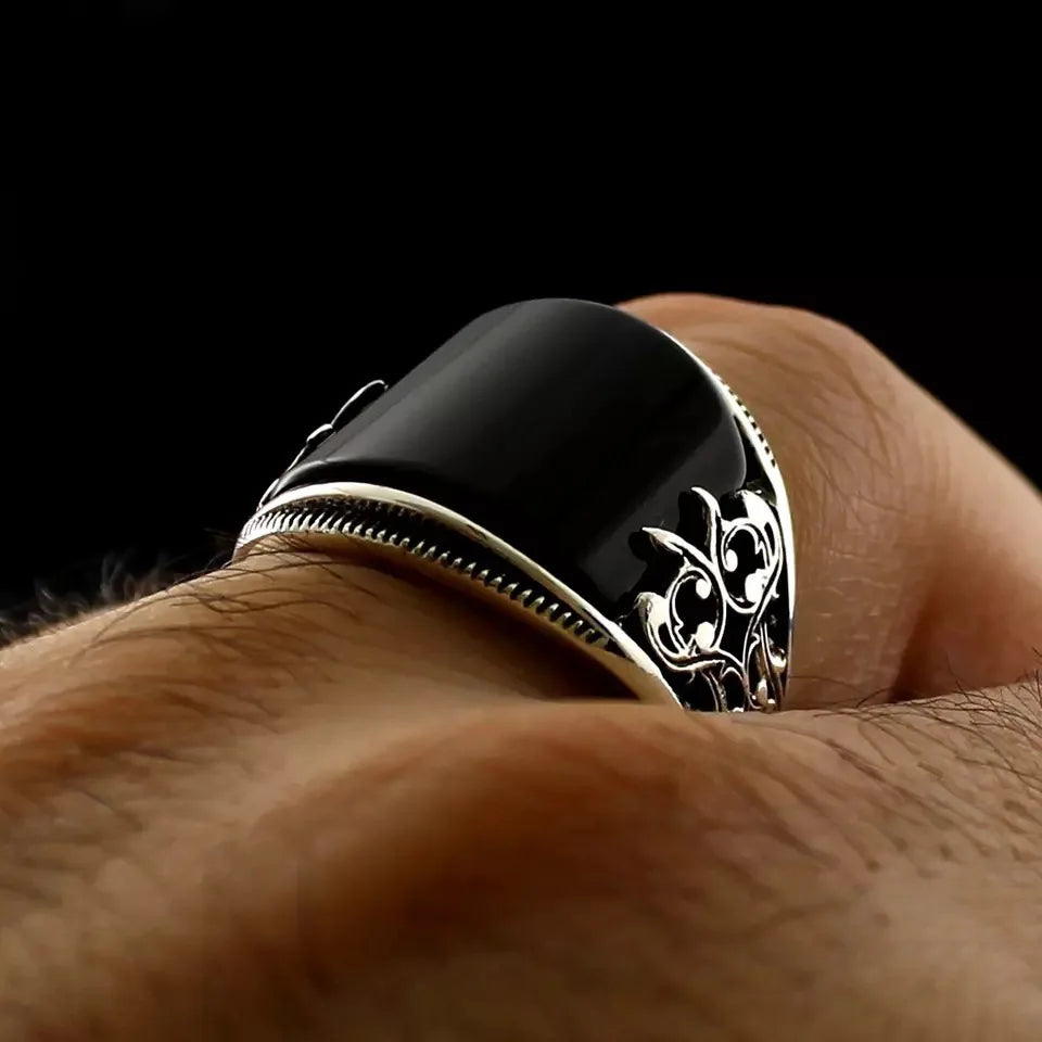 Retro Curved Black Resin Onyx Ring For Men Classic Metal Designer Ring Jewelry Gothic Rock Hiphop Unisex Accessories