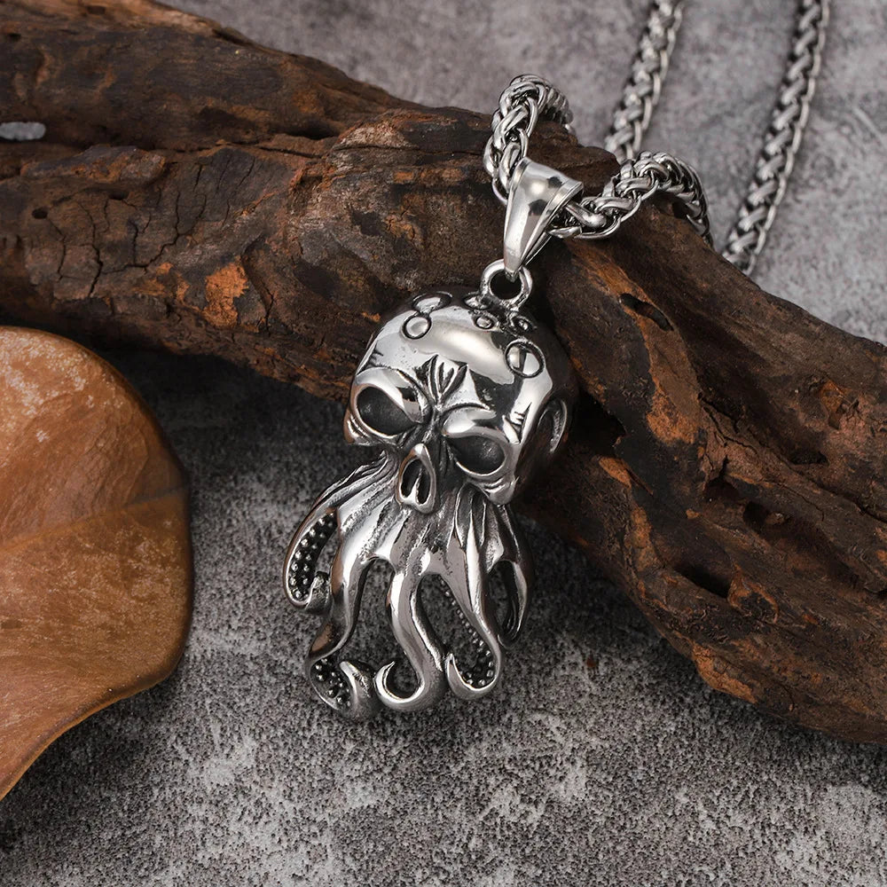 An exaggerated octopus sea monster pendant alloy necklace chain length 60CM fashion stereo can send friends